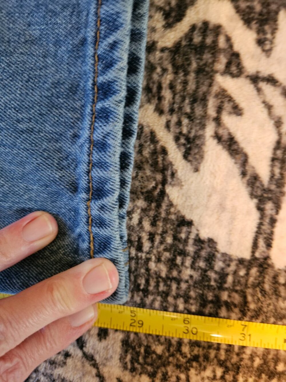 Men's Levi's 550 Relaxed Fit Jeans 42x30 - Picture 5 of 8